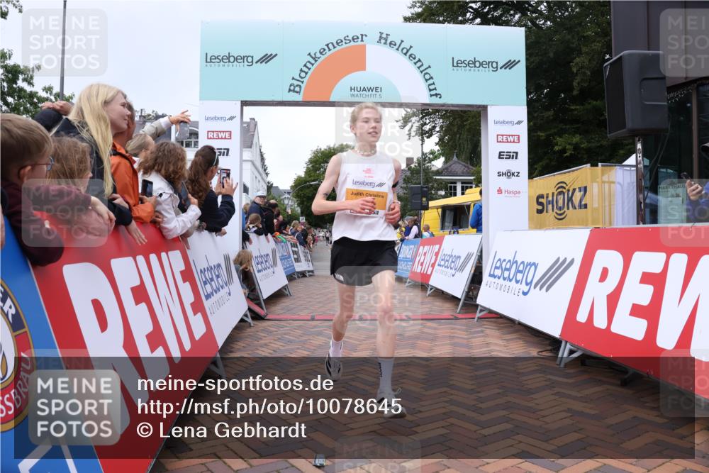 30.08.2026 - Blankeneser Heldenlauf Lena Gebhardt http://msf.ph/oto/10078645 30.08.2026 11:42:59 Ziel 2032, 2437, 2465 meine-sportfotos.de
