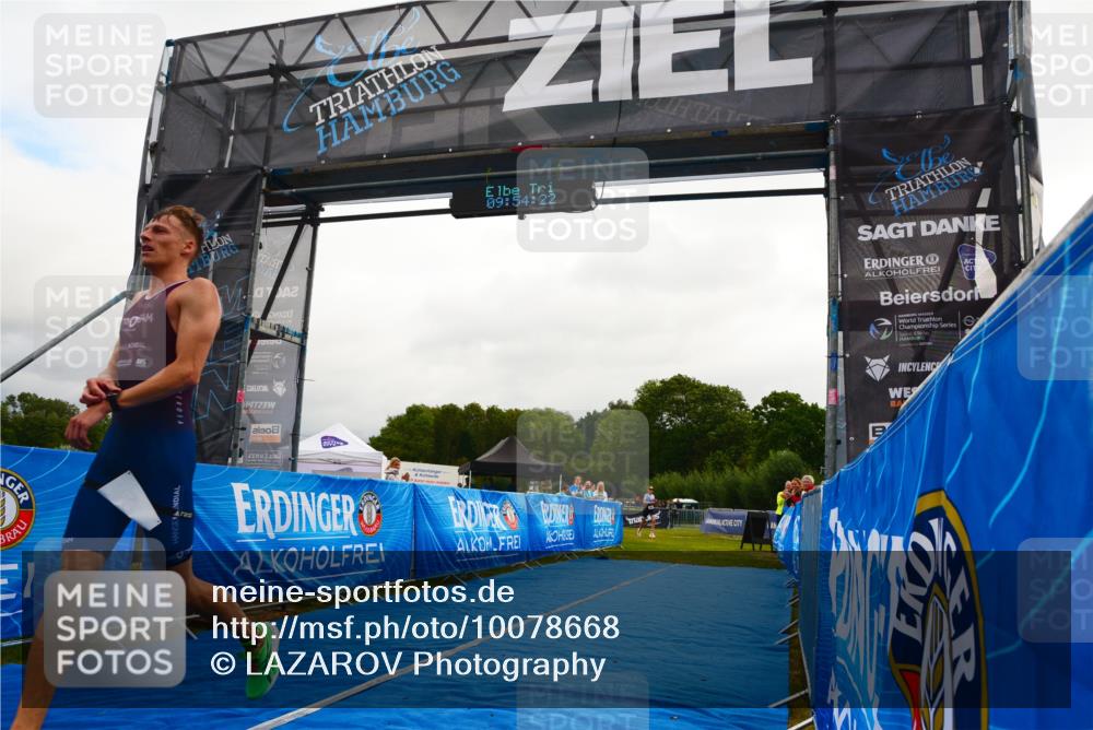 30.08.2026 - Elbe Triathlon Hamburg LAZAROV Photography http://msf.ph/oto/10078668 30.08.2026 09:54:22 Ziel 205 meine-sportfotos.de
