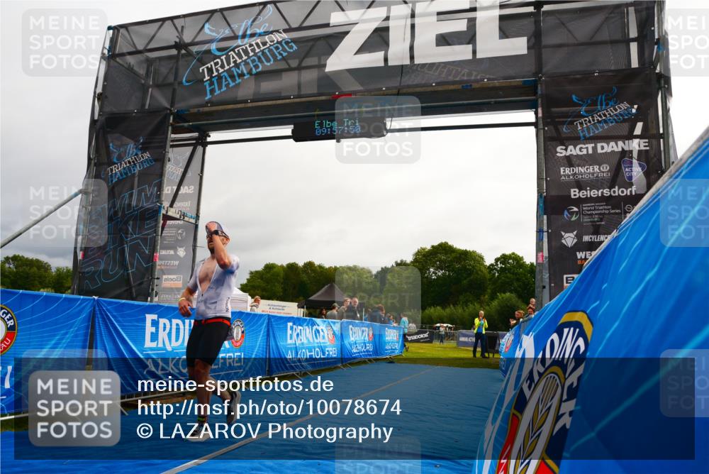 30.08.2026 - Elbe Triathlon Hamburg LAZAROV Photography http://msf.ph/oto/10078674 30.08.2026 09:57:51 Ziel 226 meine-sportfotos.de