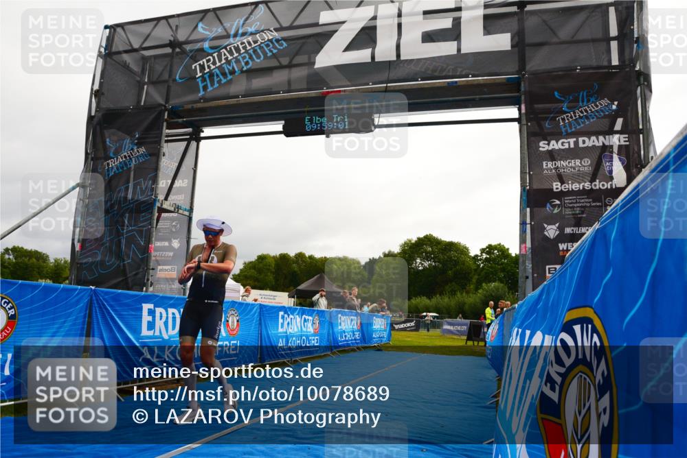 30.08.2026 - Elbe Triathlon Hamburg LAZAROV Photography http://msf.ph/oto/10078689 30.08.2026 09:59:02 Ziel 247 meine-sportfotos.de