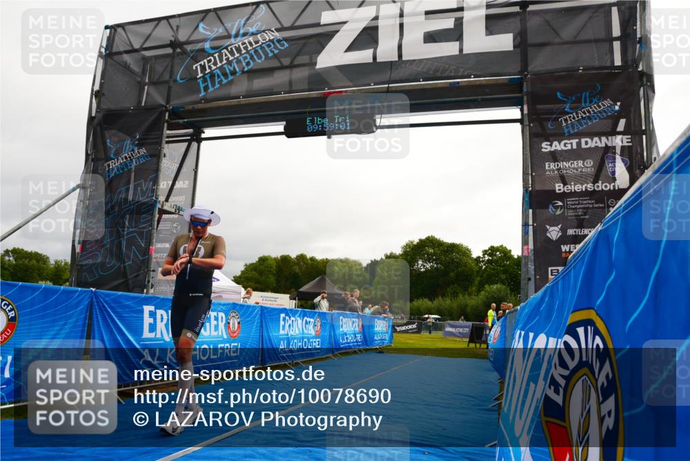 30.08.2026 - Elbe Triathlon Hamburg LAZAROV Photography http://msf.ph/oto/10078690 30.08.2026 09:59:02 Ziel 247 meine-sportfotos.de
