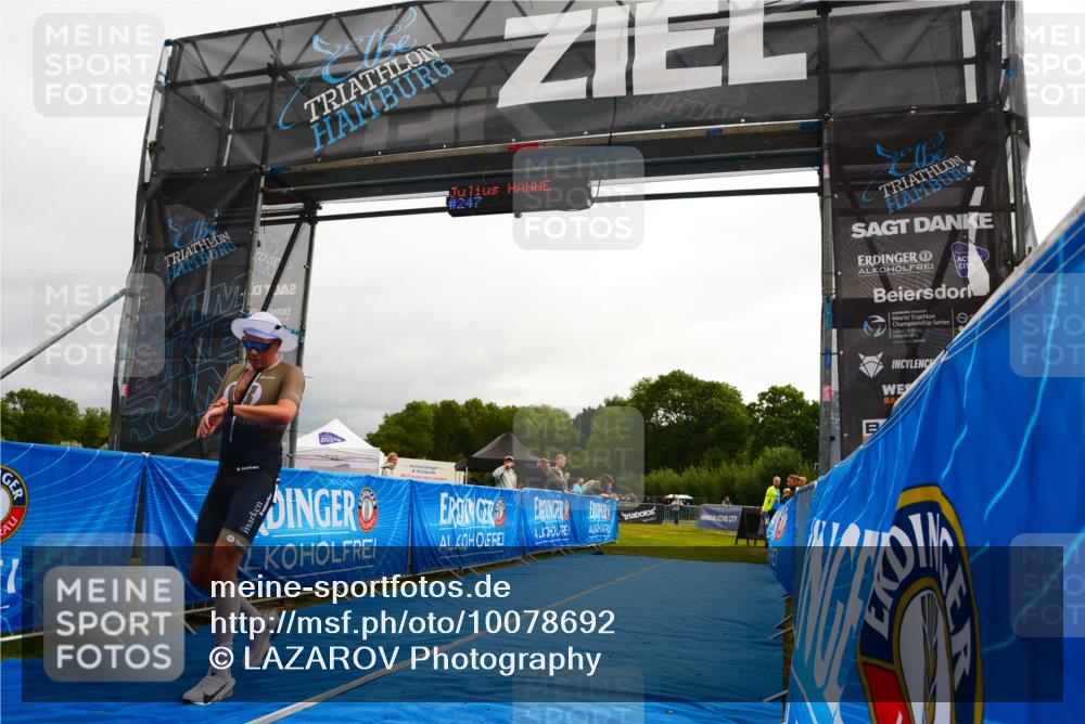 30.08.2026 - Elbe Triathlon Hamburg LAZAROV Photography http://msf.ph/oto/10078692 30.08.2026 09:59:03 Ziel 247 meine-sportfotos.de