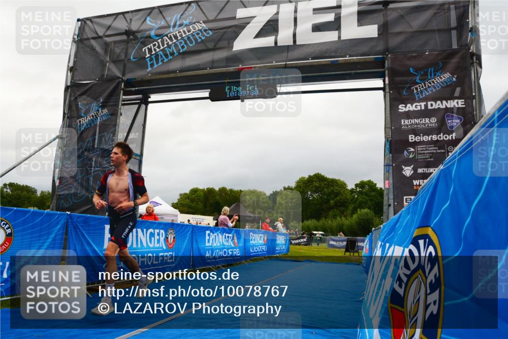 30.08.2026 - Elbe Triathlon Hamburg LAZAROV Photography http://msf.ph/oto/10078767 30.08.2026 10:09:30 Ziel 242 meine-sportfotos.de