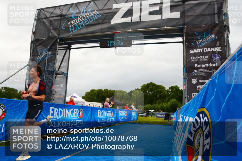 30.08.2026 - Elbe Triathlon Hamburg LAZAROV Photography http://msf.ph/oto/10078768 30.08.2026 10:09:31 Ziel 242 meine-sportfotos.de