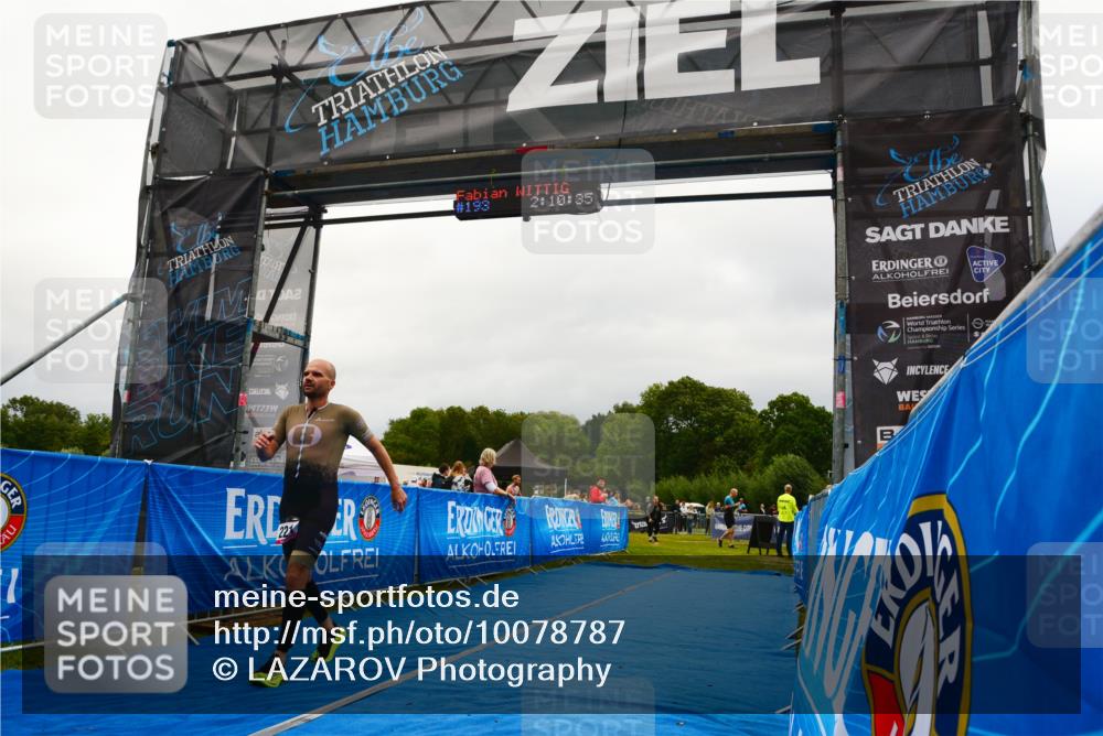 30.08.2026 - Elbe Triathlon Hamburg LAZAROV Photography http://msf.ph/oto/10078787 30.08.2026 10:10:39 Ziel 221 meine-sportfotos.de