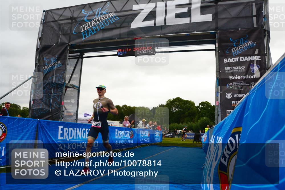 30.08.2026 - Elbe Triathlon Hamburg LAZAROV Photography http://msf.ph/oto/10078814 30.08.2026 10:13:42 Ziel 220, 227 meine-sportfotos.de