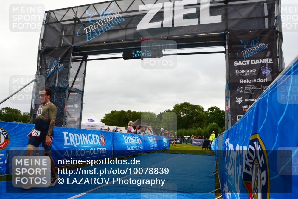 30.08.2026 - Elbe Triathlon Hamburg LAZAROV Photography http://msf.ph/oto/10078839 30.08.2026 10:15:34 Ziel 215 meine-sportfotos.de