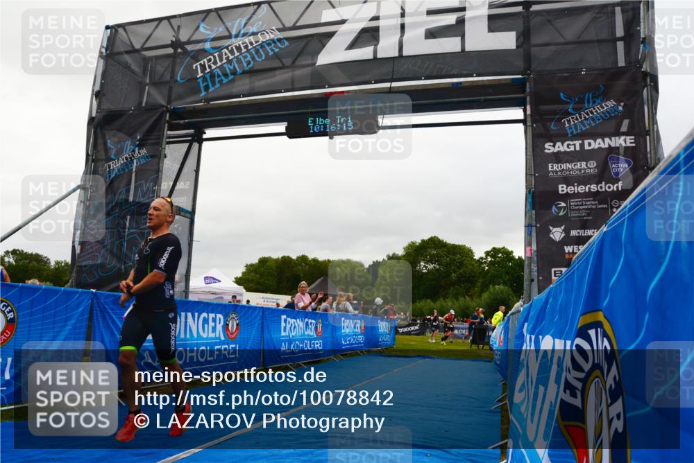 30.08.2026 - Elbe Triathlon Hamburg LAZAROV Photography http://msf.ph/oto/10078842 30.08.2026 10:16:16 Ziel 191 meine-sportfotos.de