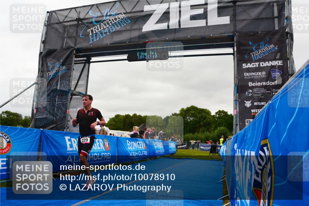 30.08.2026 - Elbe Triathlon Hamburg LAZAROV Photography http://msf.ph/oto/10078910 30.08.2026 10:21:10 Ziel 229 meine-sportfotos.de