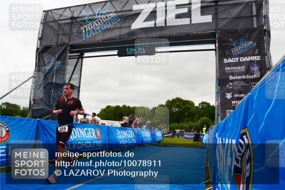 30.08.2026 - Elbe Triathlon Hamburg LAZAROV Photography http://msf.ph/oto/10078911 30.08.2026 10:21:10 Ziel 229 meine-sportfotos.de