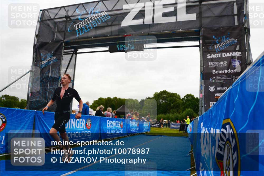 30.08.2026 - Elbe Triathlon Hamburg LAZAROV Photography http://msf.ph/oto/10078987 30.08.2026 10:28:31 Ziel 322 meine-sportfotos.de