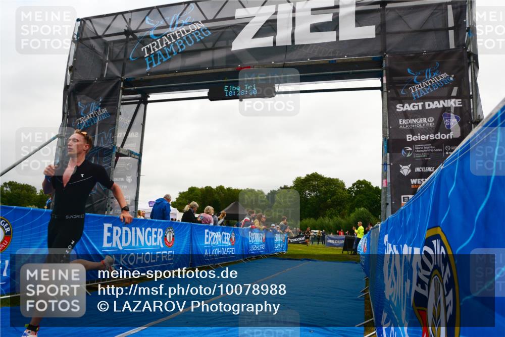 30.08.2026 - Elbe Triathlon Hamburg LAZAROV Photography http://msf.ph/oto/10078988 30.08.2026 10:28:31 Ziel 322 meine-sportfotos.de