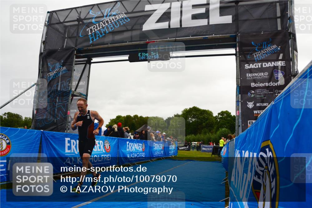 30.08.2026 - Elbe Triathlon Hamburg LAZAROV Photography http://msf.ph/oto/10079070 30.08.2026 10:32:59 Ziel 298 meine-sportfotos.de