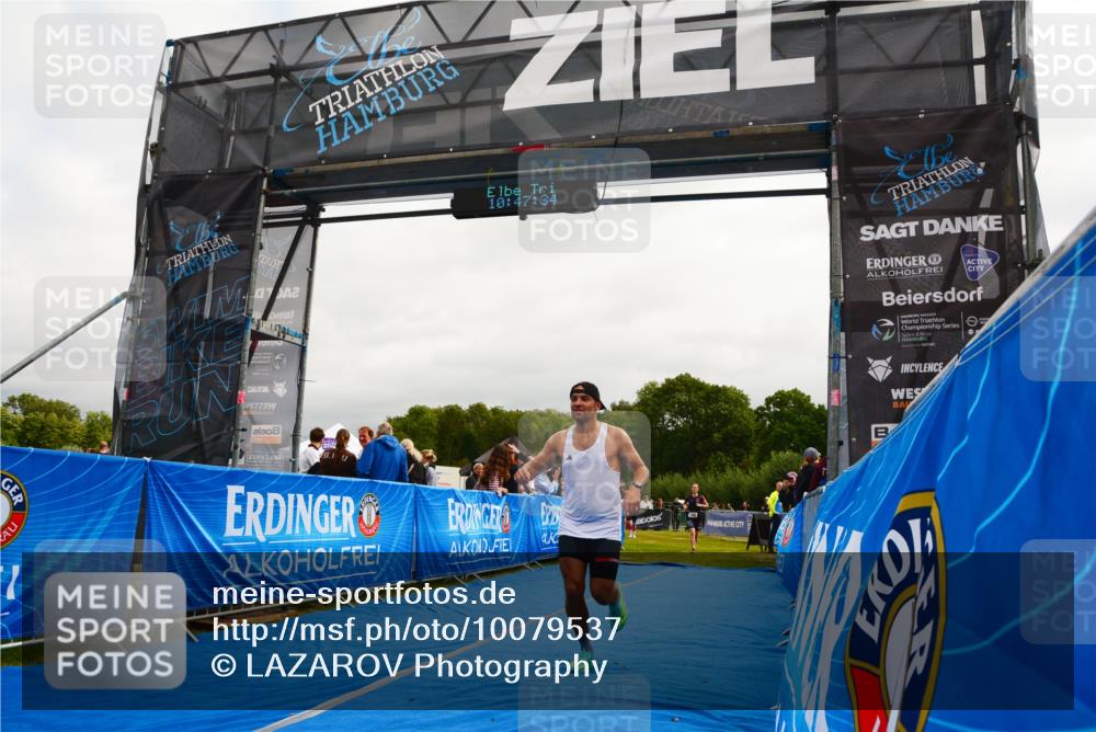 30.08.2026 - Elbe Triathlon Hamburg LAZAROV Photography http://msf.ph/oto/10079537 30.08.2026 10:47:35 Ziel 390, 464 meine-sportfotos.de