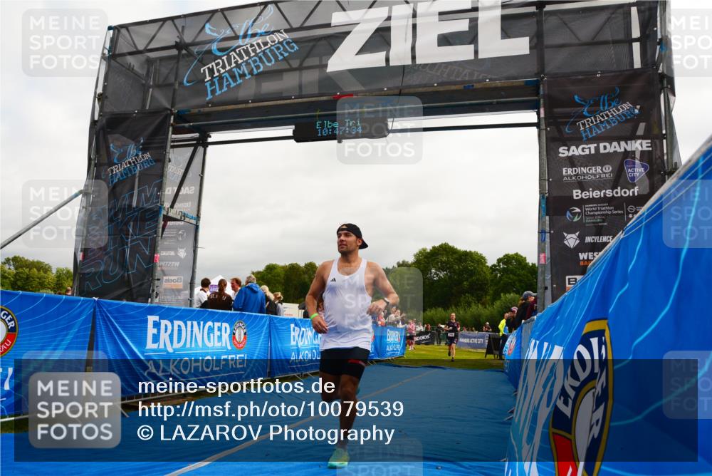 30.08.2026 - Elbe Triathlon Hamburg LAZAROV Photography http://msf.ph/oto/10079539 30.08.2026 10:47:35 Ziel 390, 464 meine-sportfotos.de