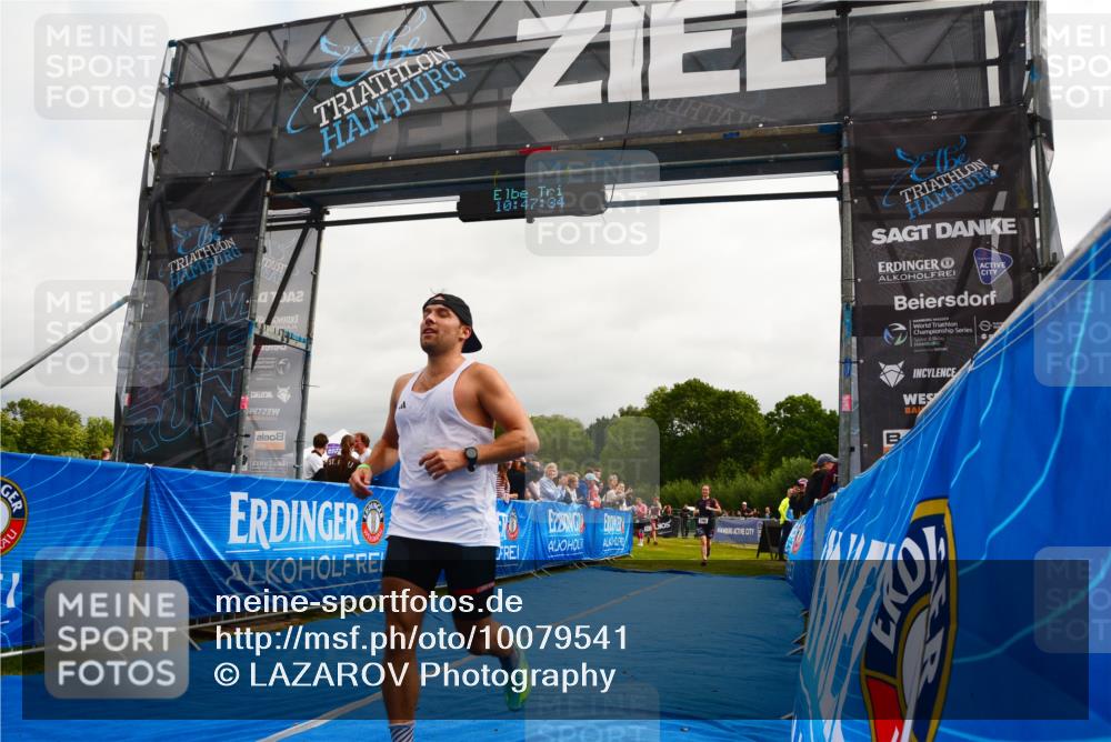 30.08.2026 - Elbe Triathlon Hamburg LAZAROV Photography http://msf.ph/oto/10079541 30.08.2026 10:47:35 Ziel 390, 464 meine-sportfotos.de