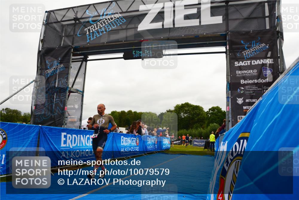 30.08.2026 - Elbe Triathlon Hamburg LAZAROV Photography http://msf.ph/oto/10079579 30.08.2026 10:49:22 Ziel 249 meine-sportfotos.de