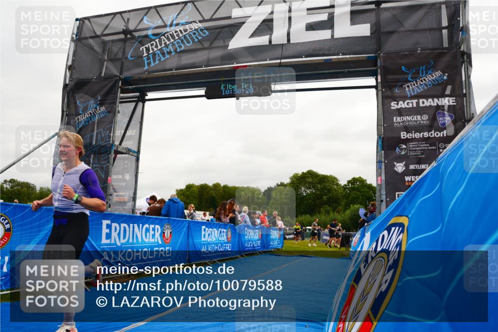 30.08.2026 - Elbe Triathlon Hamburg LAZAROV Photography http://msf.ph/oto/10079588 30.08.2026 10:50:21 Ziel 421 meine-sportfotos.de