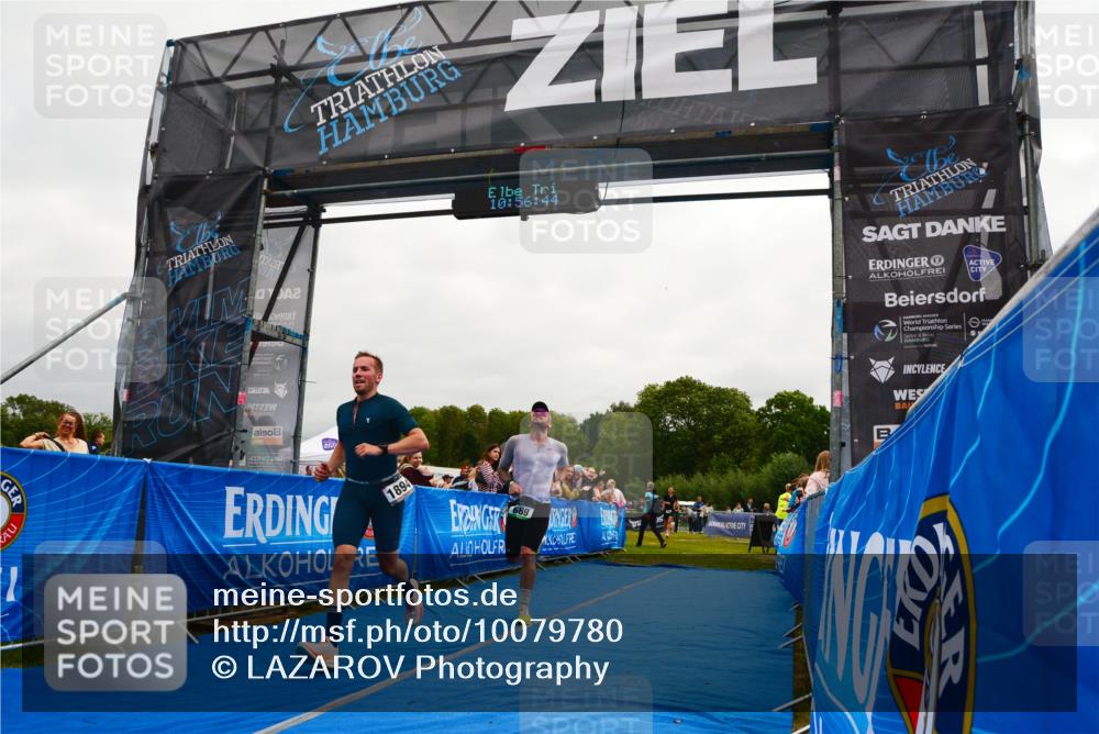 30.08.2026 - Elbe Triathlon Hamburg LAZAROV Photography http://msf.ph/oto/10079780 30.08.2026 10:56:45 Ziel 550, 689, 1894 meine-sportfotos.de