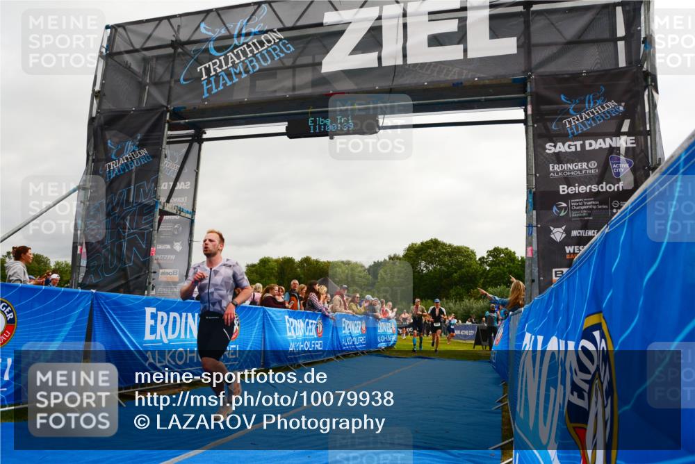 30.08.2026 - Elbe Triathlon Hamburg LAZAROV Photography http://msf.ph/oto/10079938 30.08.2026 11:00:39 Ziel 248, 584, 621 meine-sportfotos.de