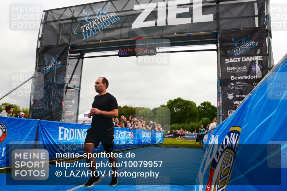 30.08.2026 - Elbe Triathlon Hamburg LAZAROV Photography http://msf.ph/oto/10079957 30.08.2026 11:00:58 Ziel 498, 676, 987 meine-sportfotos.de