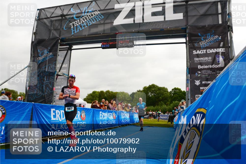 30.08.2026 - Elbe Triathlon Hamburg LAZAROV Photography http://msf.ph/oto/10079962 30.08.2026 11:01:06 Ziel 261, 264, 987 meine-sportfotos.de