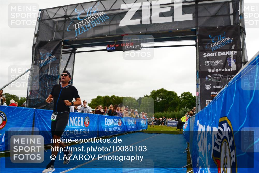 30.08.2026 - Elbe Triathlon Hamburg LAZAROV Photography http://msf.ph/oto/10080103 30.08.2026 11:04:18 Ziel 976 meine-sportfotos.de