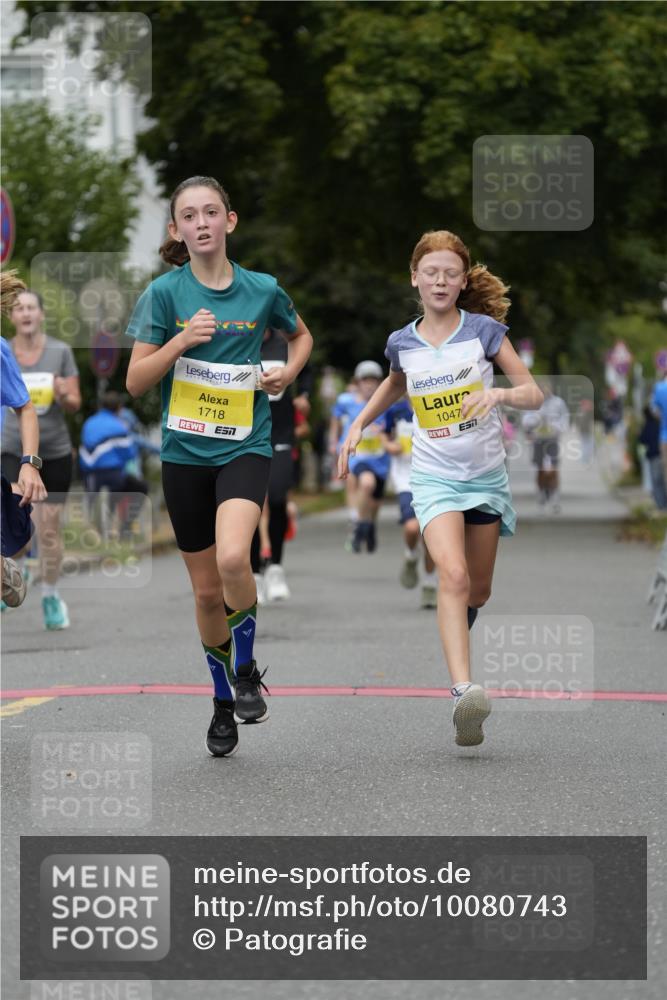30.08.2026 - Blankeneser Heldenlauf Patografie http://msf.ph/oto/10080743 30.08.2026 09:43:04 Ziel 1025, 1041, 1047, 1129, 1209, 1210, 1488, 1623, 1663, 1718, 1777 meine-sportfotos.de