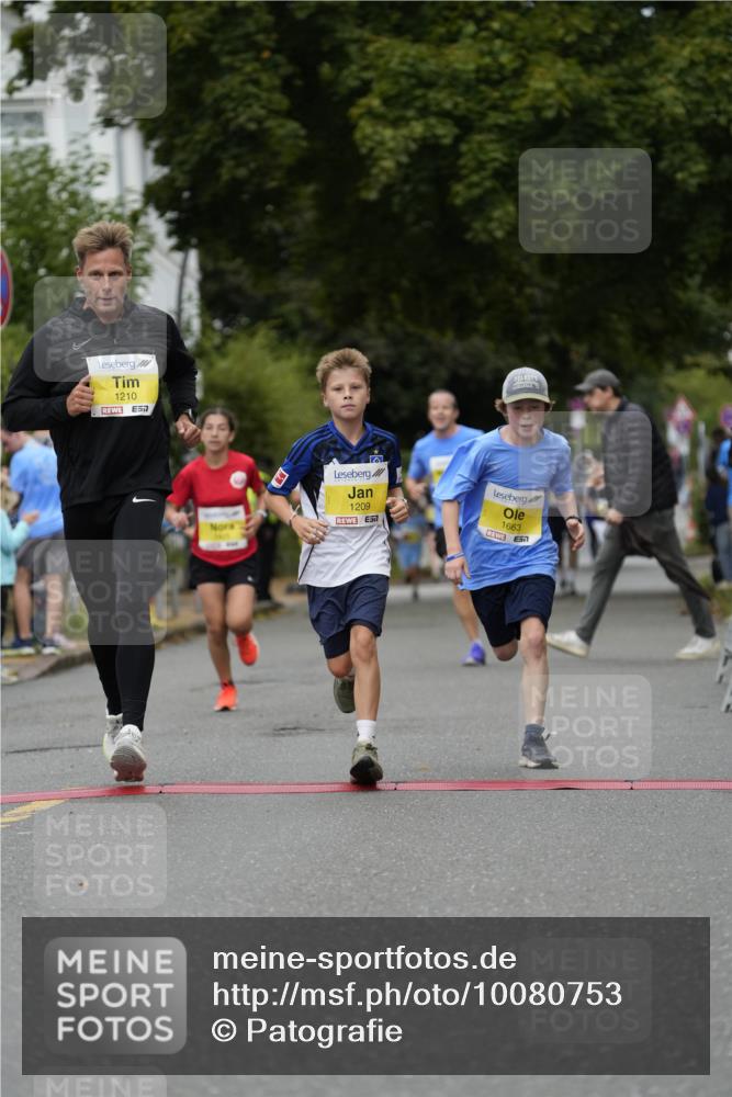 30.08.2026 - Blankeneser Heldenlauf Patografie http://msf.ph/oto/10080753 30.08.2026 09:43:07 Ziel 1025, 1047, 1129, 1209, 1210, 1425, 1623, 1624, 1663, 1718, 1777 meine-sportfotos.de