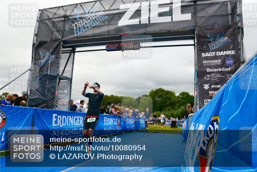 30.08.2026 - Elbe Triathlon Hamburg LAZAROV Photography http://msf.ph/oto/10080954 30.08.2026 11:18:21 Ziel 520, 548, 577, 1052 meine-sportfotos.de