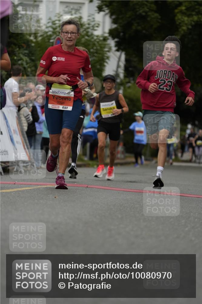 30.08.2026 - Blankeneser Heldenlauf Patografie http://msf.ph/oto/10080970 30.08.2026 09:44:48 Ziel 1026, 1109, 1131, 1139, 1187, 1319, 1414, 1478, 1581, 1806, 1807, 3539, 3701 meine-sportfotos.de