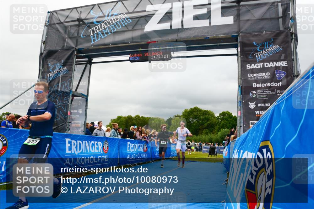 30.08.2026 - Elbe Triathlon Hamburg LAZAROV Photography http://msf.ph/oto/10080973 30.08.2026 11:18:25 Ziel 548, 577, 1052 meine-sportfotos.de