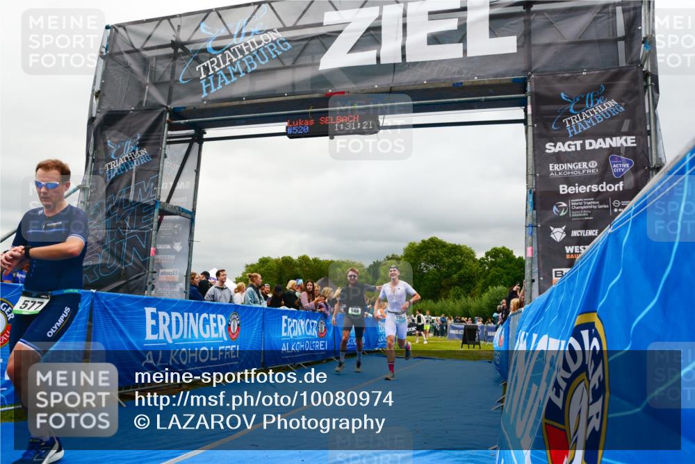 30.08.2026 - Elbe Triathlon Hamburg LAZAROV Photography http://msf.ph/oto/10080974 30.08.2026 11:18:25 Ziel 548, 577, 1052 meine-sportfotos.de