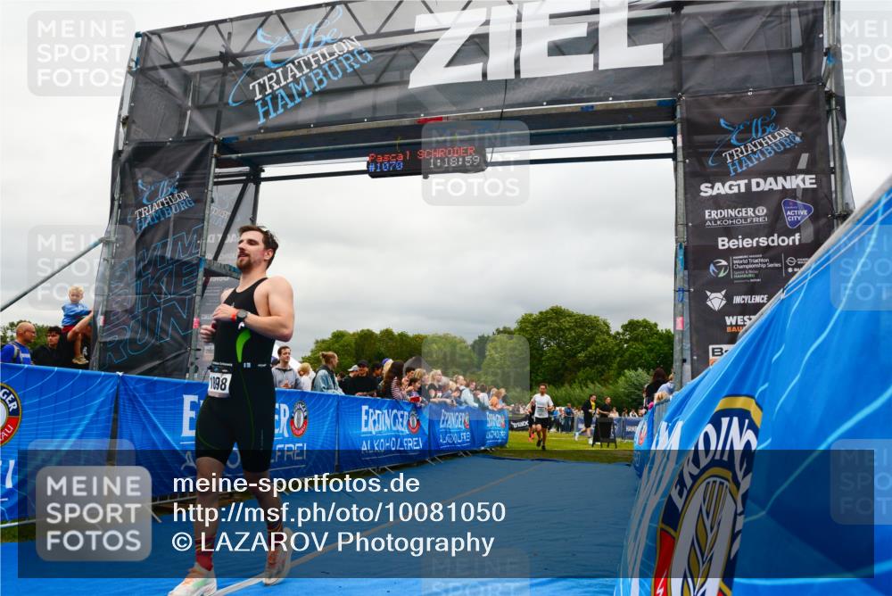 30.08.2026 - Elbe Triathlon Hamburg LAZAROV Photography http://msf.ph/oto/10081050 30.08.2026 11:19:08 Ziel 1049, 1083, 1898 meine-sportfotos.de