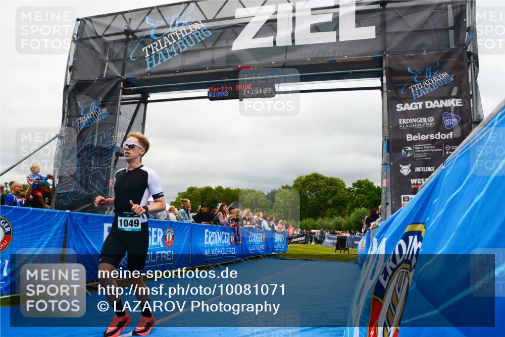 30.08.2026 - Elbe Triathlon Hamburg LAZAROV Photography http://msf.ph/oto/10081071 30.08.2026 11:19:14 Ziel 1044, 1049, 1083 meine-sportfotos.de