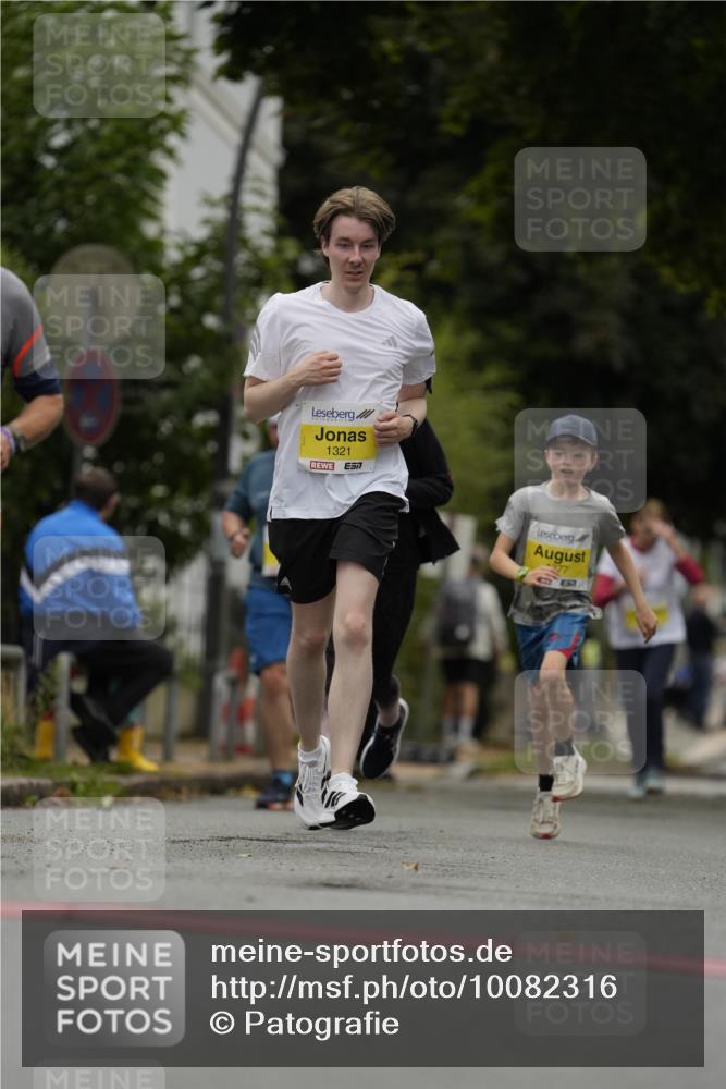 30.08.2026 - Blankeneser Heldenlauf Patografie http://msf.ph/oto/10082316 30.08.2026 09:57:03 Ziel 1028, 1296, 1321, 1377, 1520 meine-sportfotos.de