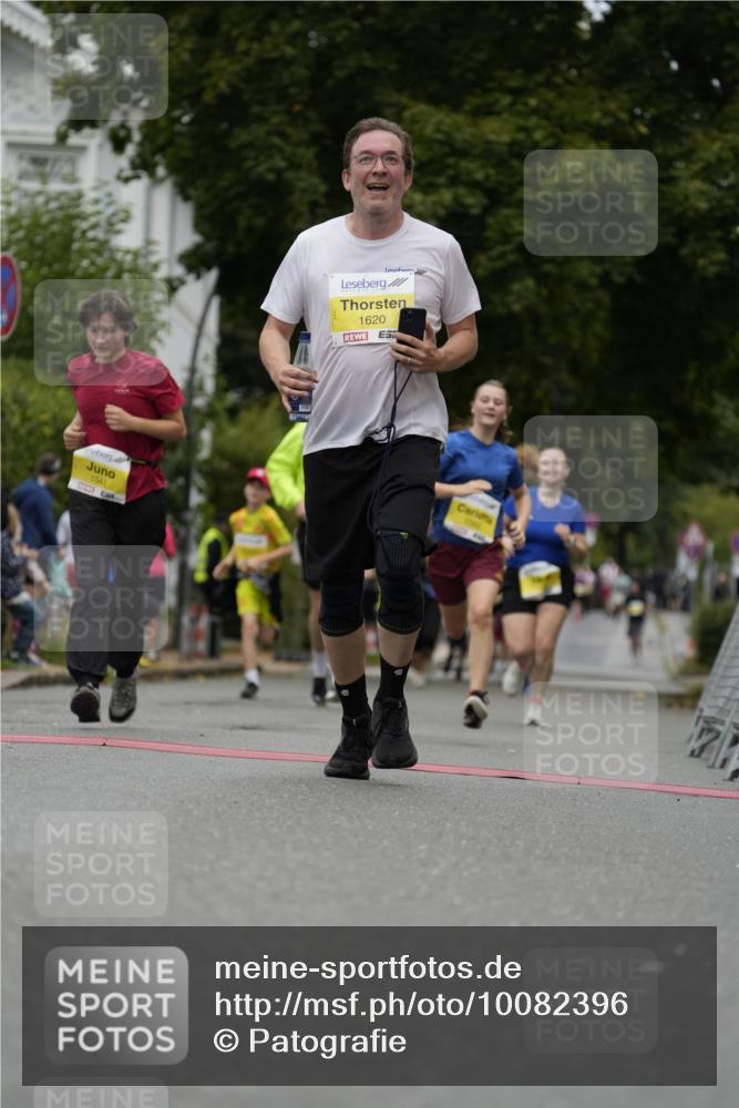 30.08.2026 - Blankeneser Heldenlauf Patografie http://msf.ph/oto/10082396 30.08.2026 09:57:53 Ziel 1262, 1263, 1392, 1435, 1541, 1619, 1620, 1704 meine-sportfotos.de