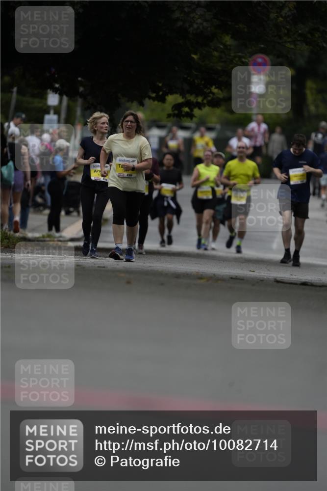 30.08.2026 - Blankeneser Heldenlauf Patografie http://msf.ph/oto/10082714 30.08.2026 10:01:47 Ziel 1274, 1409, 1550 meine-sportfotos.de