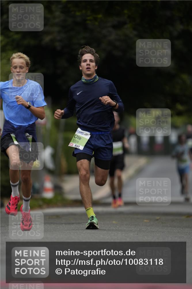 30.08.2026 - Blankeneser Heldenlauf Patografie http://msf.ph/oto/10083118 30.08.2026 10:09:30 Ziel 5005, 5606, 5709 meine-sportfotos.de