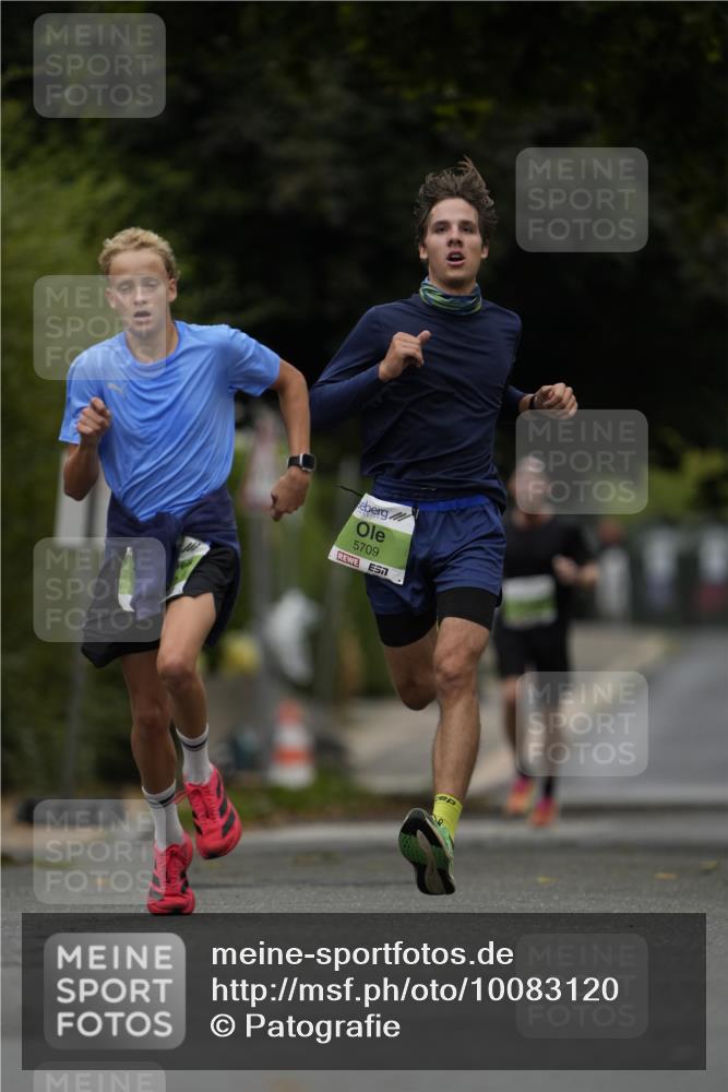 30.08.2026 - Blankeneser Heldenlauf Patografie http://msf.ph/oto/10083120 30.08.2026 10:09:31 Ziel 5005, 5606, 5709 meine-sportfotos.de