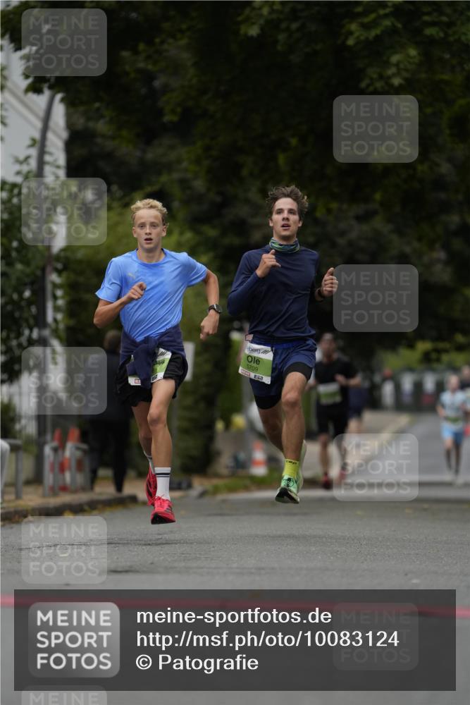 30.08.2026 - Blankeneser Heldenlauf Patografie http://msf.ph/oto/10083124 30.08.2026 10:09:32 Ziel 5005, 5606, 5709 meine-sportfotos.de