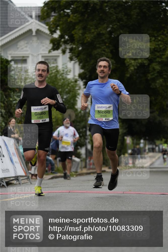 30.08.2026 - Blankeneser Heldenlauf Patografie http://msf.ph/oto/10083309 30.08.2026 10:12:26 Ziel 5105, 5453, 5560 meine-sportfotos.de