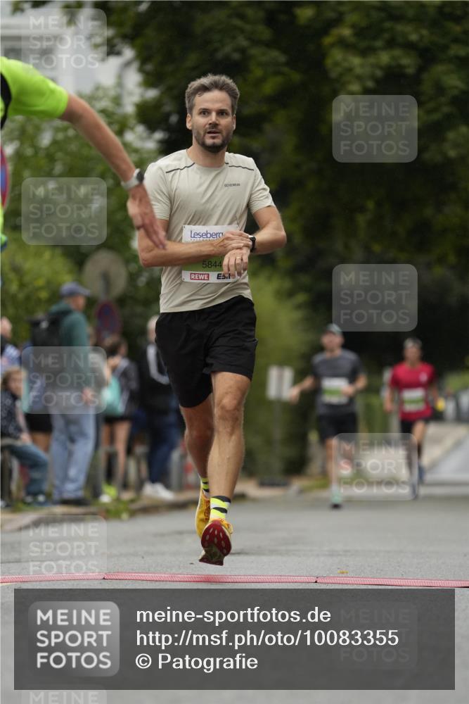 30.08.2026 - Blankeneser Heldenlauf Patografie http://msf.ph/oto/10083355 30.08.2026 10:13:11 Ziel 5561, 5844 meine-sportfotos.de
