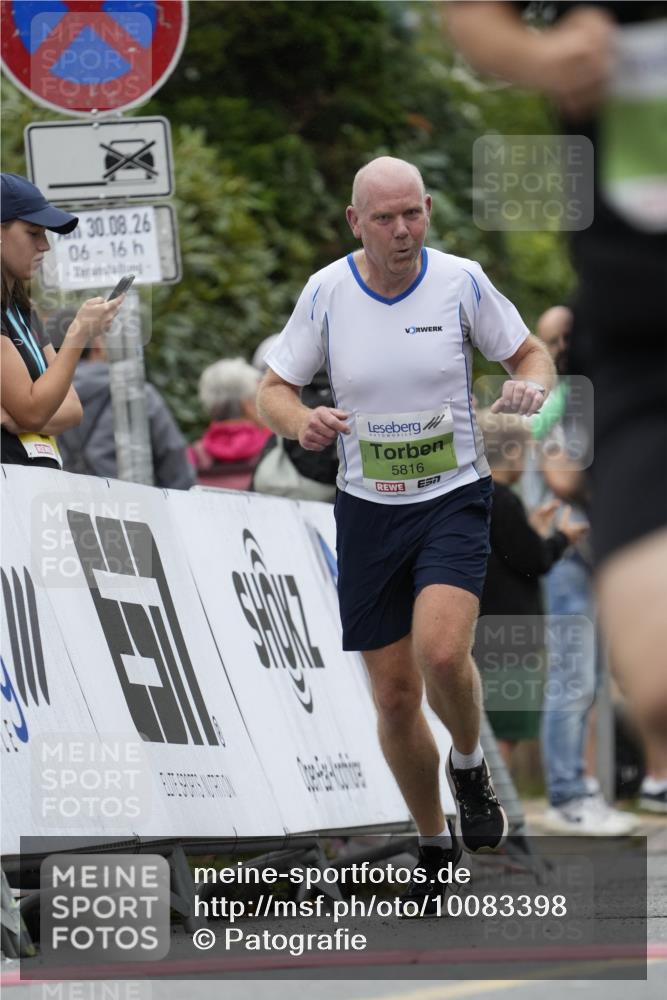 30.08.2026 - Blankeneser Heldenlauf Patografie http://msf.ph/oto/10083398 30.08.2026 10:13:56 Ziel 5247, 5273, 5275, 5816 meine-sportfotos.de
