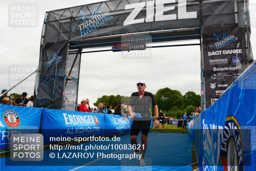 30.08.2026 - Elbe Triathlon Hamburg LAZAROV Photography http://msf.ph/oto/10083621 30.08.2026 11:37:05 Ziel 879, 1050, 1307 meine-sportfotos.de