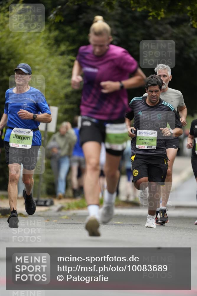 30.08.2026 - Blankeneser Heldenlauf Patografie http://msf.ph/oto/10083689 30.08.2026 10:19:00 Ziel 5768, 5846, 5849 meine-sportfotos.de