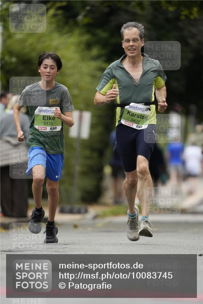 30.08.2026 - Blankeneser Heldenlauf Patografie http://msf.ph/oto/10083745 30.08.2026 10:19:39 Ziel 5475, 5476 meine-sportfotos.de