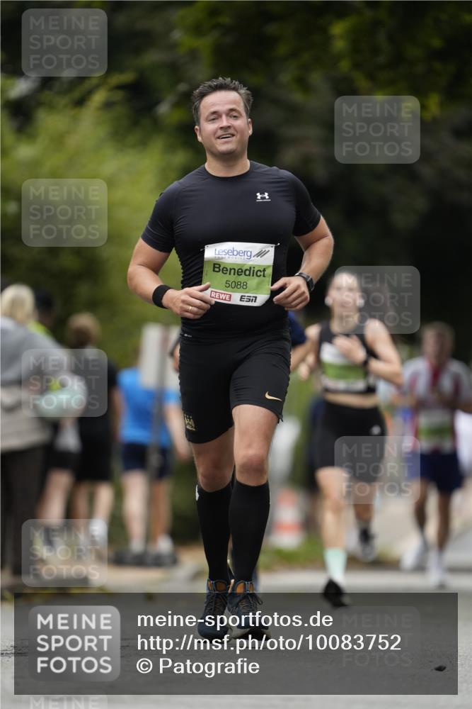 30.08.2026 - Blankeneser Heldenlauf Patografie http://msf.ph/oto/10083752 30.08.2026 10:19:50 Ziel 5088, 5475, 5476 meine-sportfotos.de