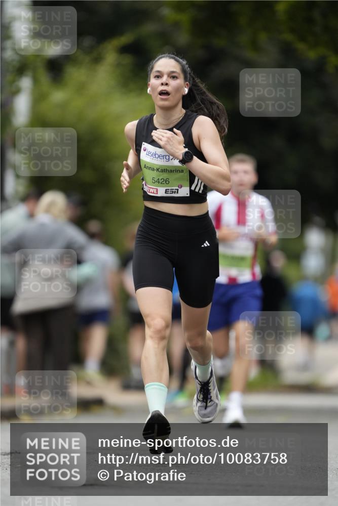 30.08.2026 - Blankeneser Heldenlauf Patografie http://msf.ph/oto/10083758 30.08.2026 10:19:55 Ziel 5049, 5088, 5426 meine-sportfotos.de
