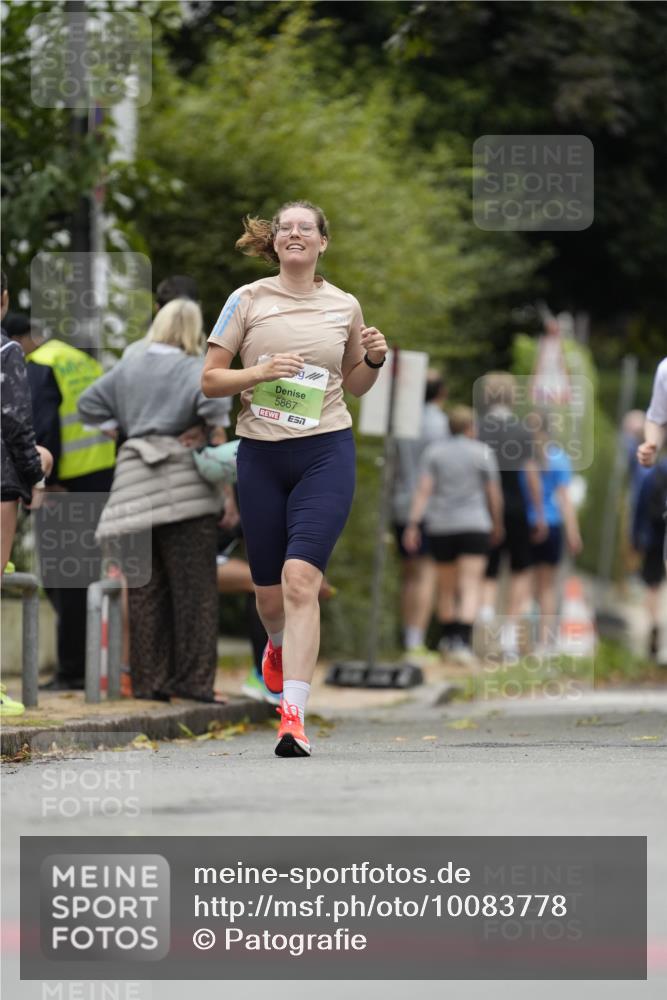30.08.2026 - Blankeneser Heldenlauf Patografie http://msf.ph/oto/10083778 30.08.2026 10:20:02 Ziel 5049, 5088, 5426, 5653 meine-sportfotos.de